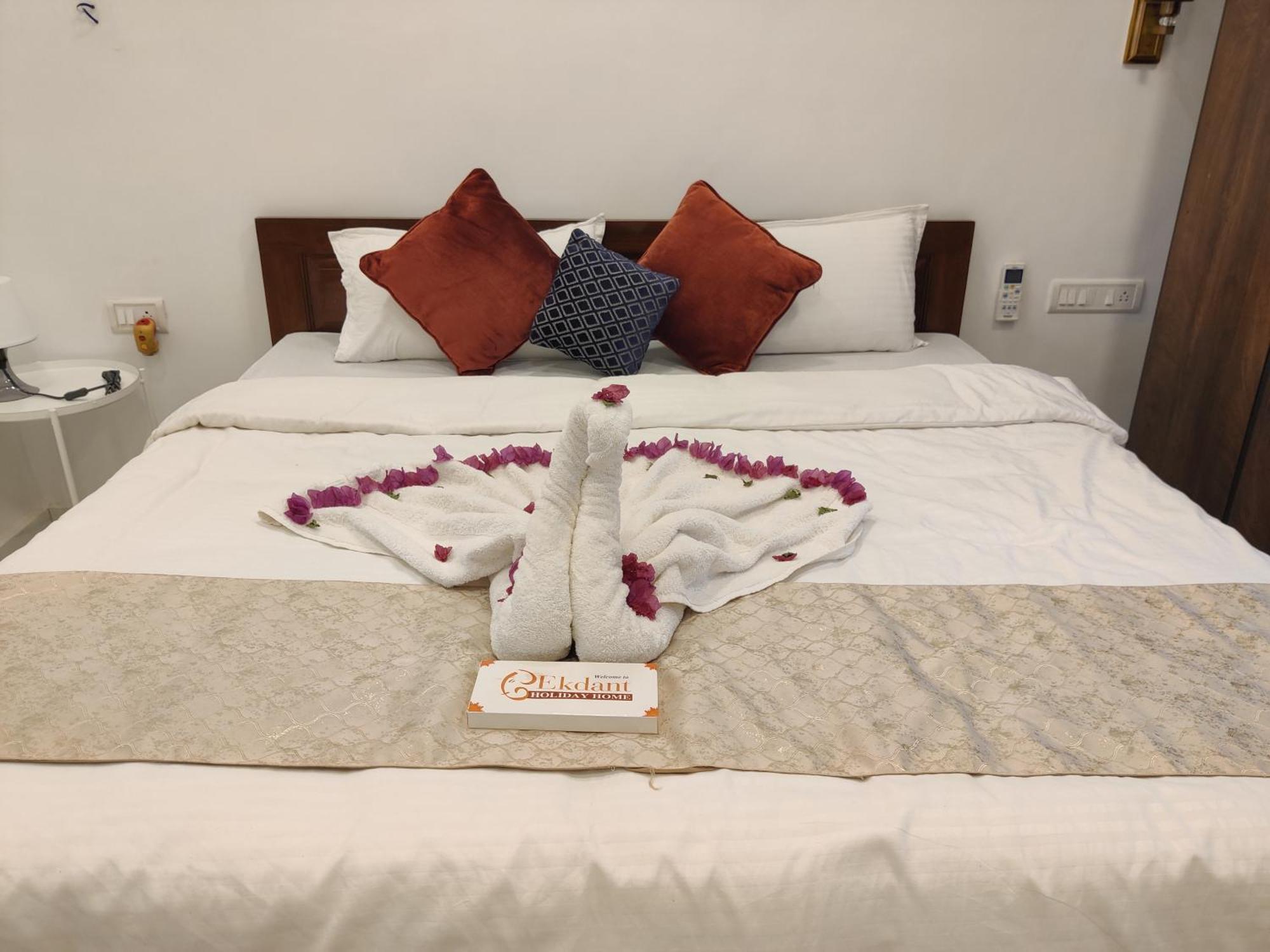 Whitehouse Homestay By Oxystays Hospitality Алібаґ Екстер'єр фото