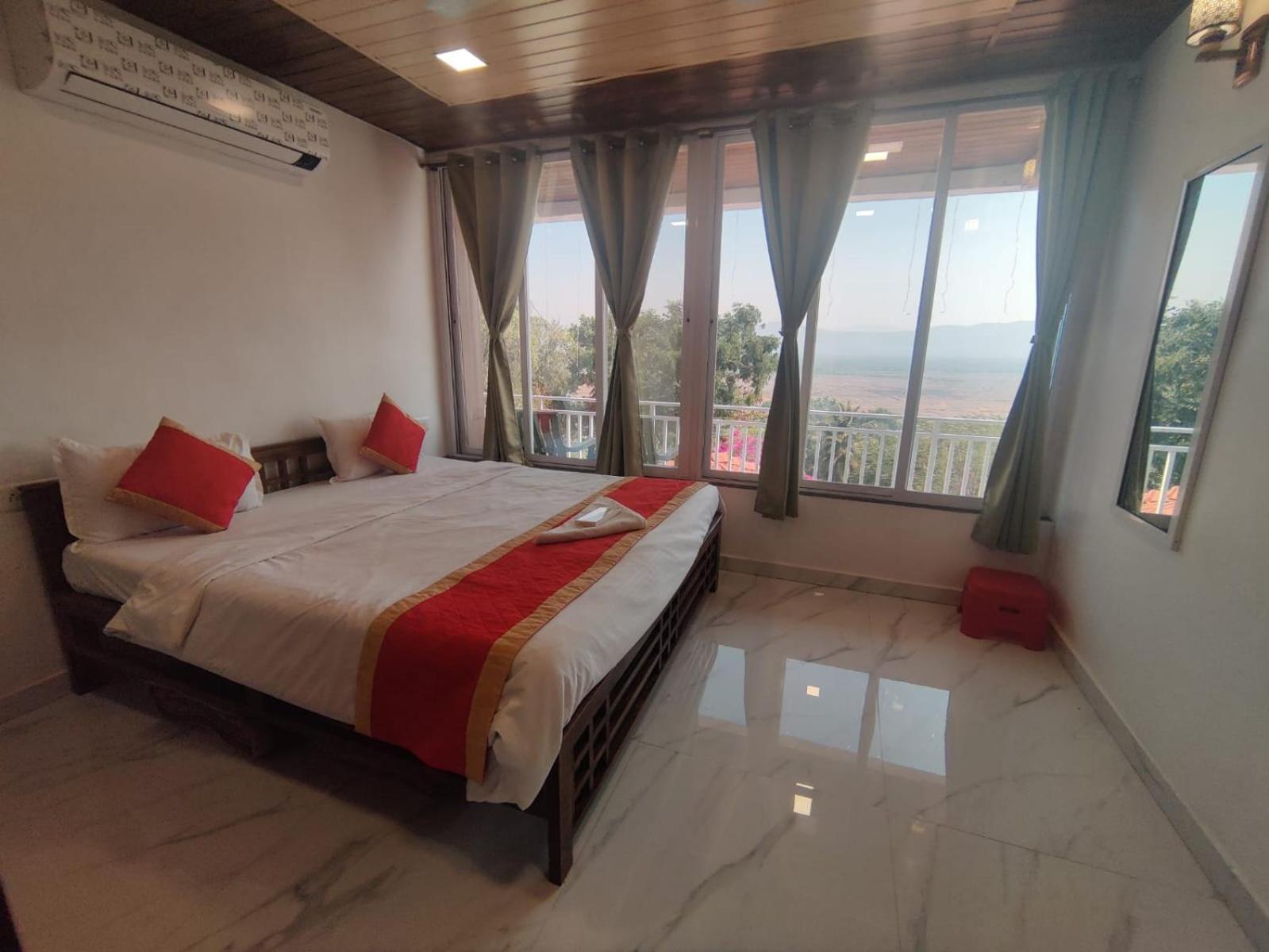 Whitehouse Homestay By Oxystays Hospitality Алібаґ Екстер'єр фото